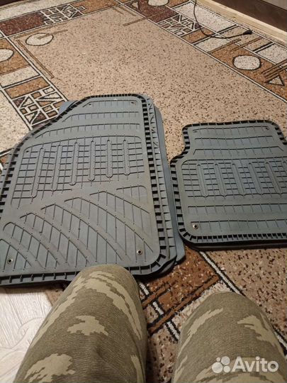 Автомобильные коврики универсальные