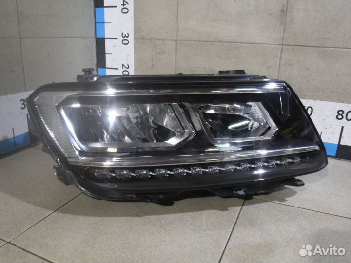 Фара правая Volkswagen Tiguan 2