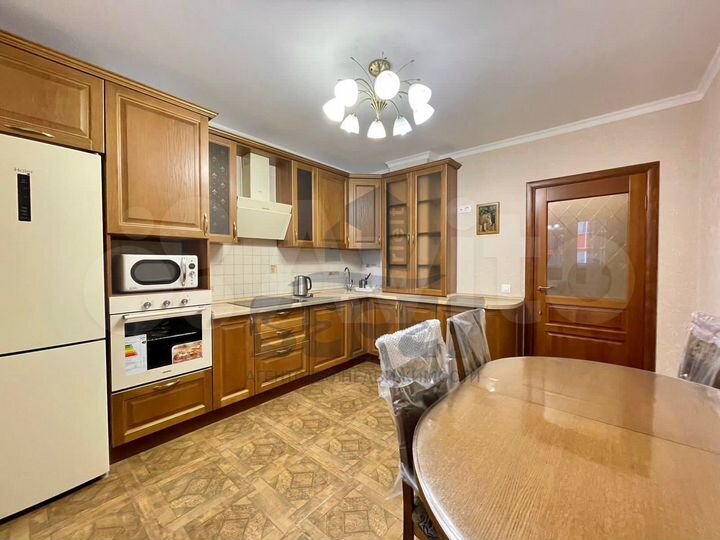 2-к. квартира, 60 м², 3/17 эт.