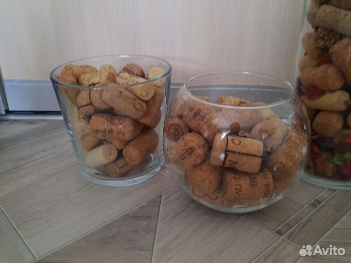 Ваза с пробками