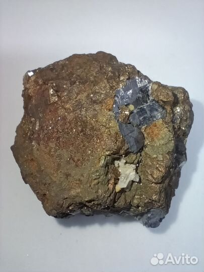 Красивый кристалл Пирротин, галенит