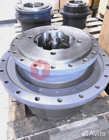 Бортовой редуктор Komatsu PC200-8