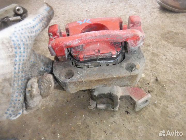 Суппорт задний левый Toyota Corolla 151 1ZR 2011