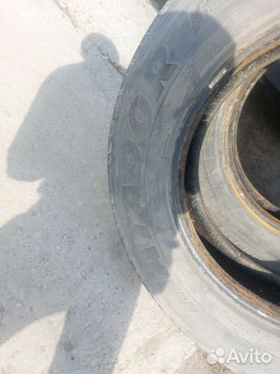 Продам резину на прицеп 275/70 R22