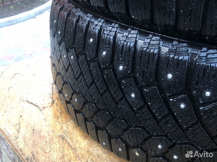 Gislaved Nord Frost 200 215/55 R17