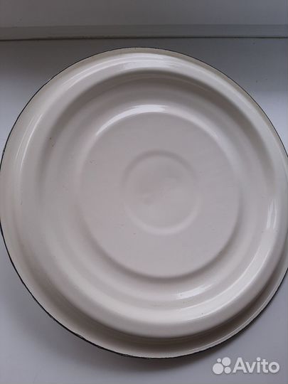 Эмалированное ведро с крышкой