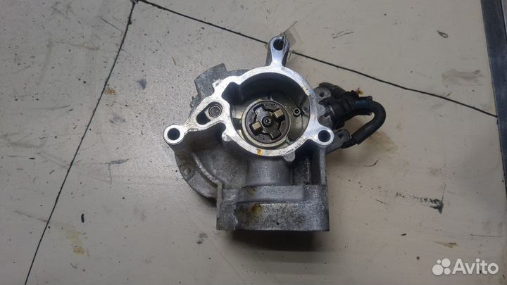 Насос вакуумный Audi Q3 2018, 2020