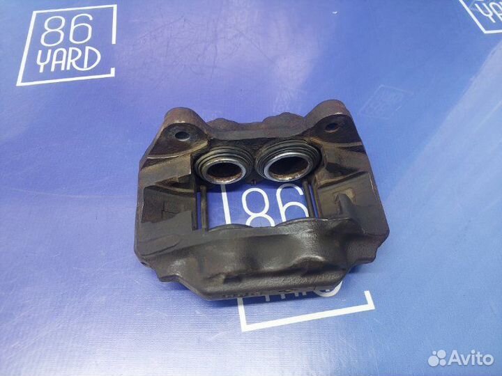 Суппорт передний левый Toyota Land Cruiser UZJ100