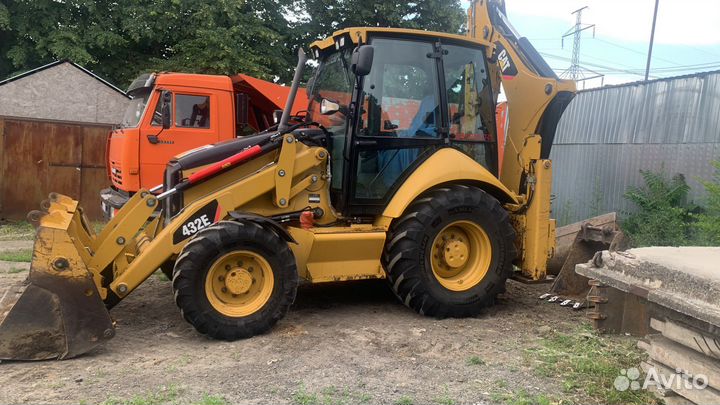 Экскаватор-погрузчик