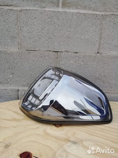 Фонарь задний правый Nissan Patrol Y62