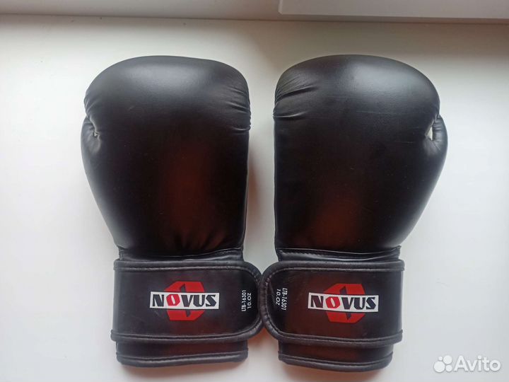 Боксерские перчатки novus 10 oz