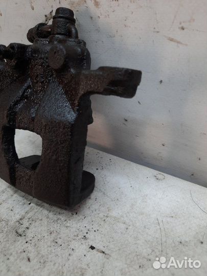 Суппорт тормозной задний левый Nissan Qashqai