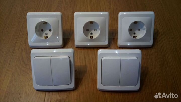 Розетка, выключатель, лампа