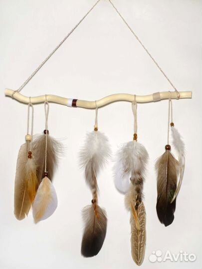 Настенное панно с перьями