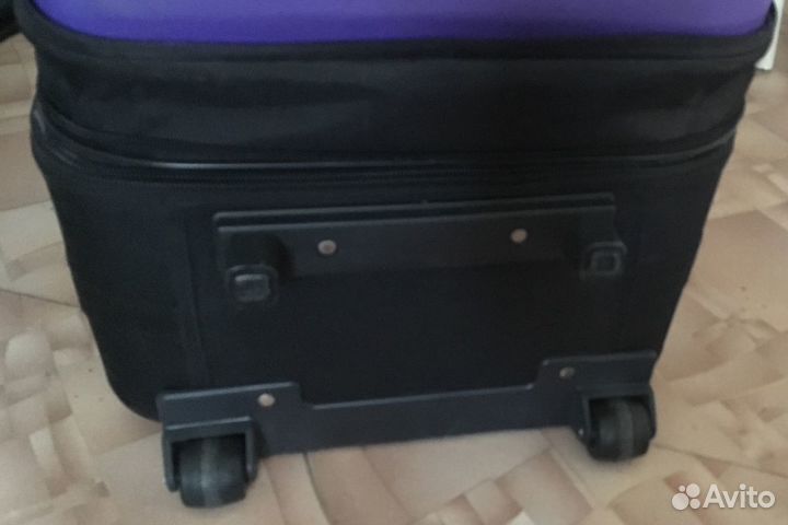 Чемодан на колёсиках