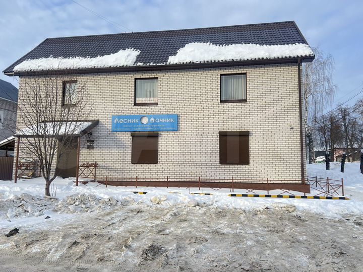 Магазин.(1эт.-75 м², 2 эт.-76 м², подвал/склад)