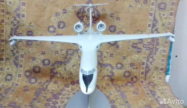 Настольная модель самолёта А-40