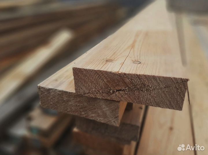 Доски из сосны, прочные и надежные материалы для строительства