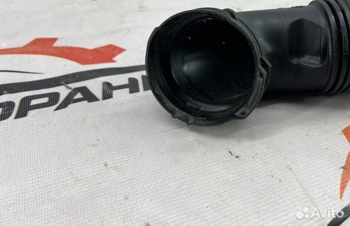 Патрубок воздушного фильтра Peugeot 308 легковой