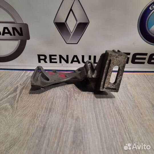 Кронштейн площадка крепление генератора Renault lo