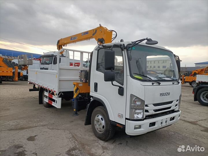 Isuzu Elf с КМУ, 2024