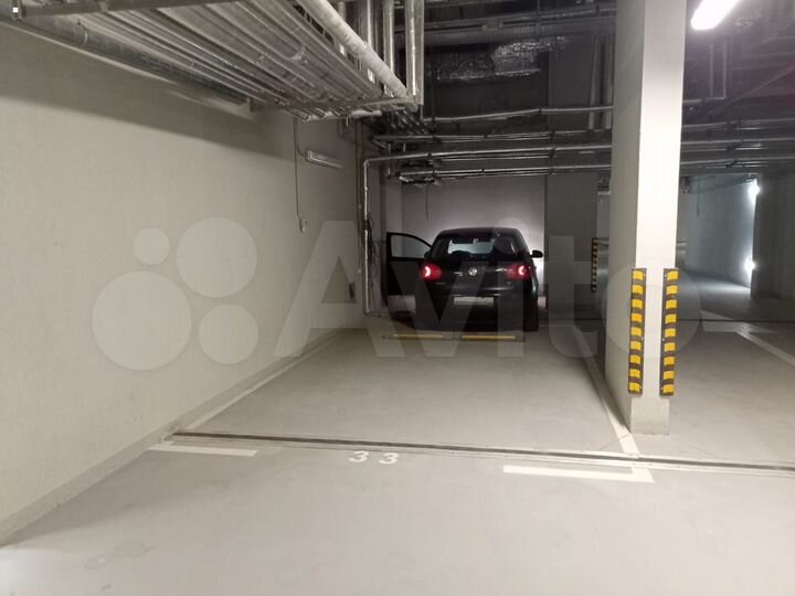 Машиноместо, > 30 м²