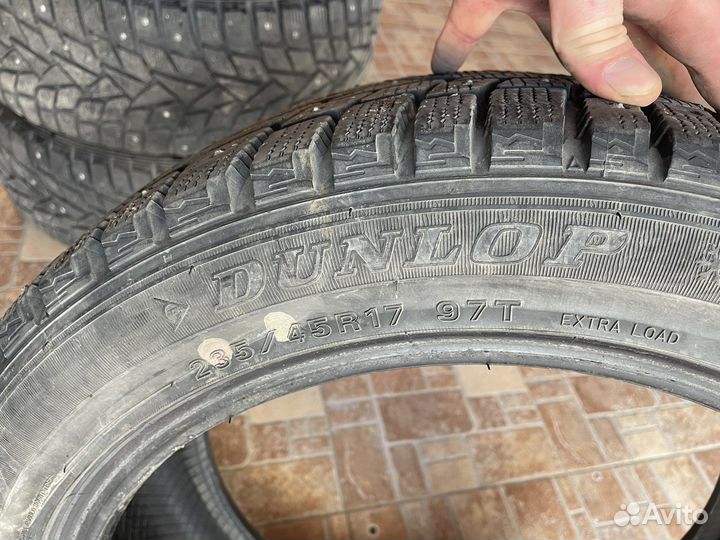 Dunlop SP Winter Ice 02 235/45 R17 97T