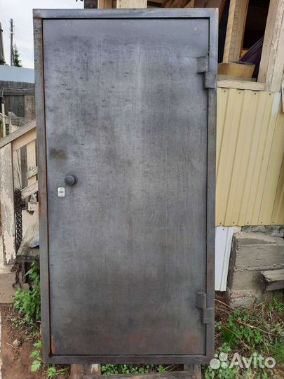 Продам Дверь железную сейфовую