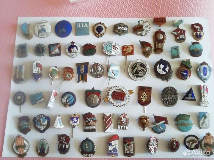 Значки спортивные, цены разные
