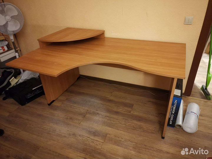Офисный письменный стол