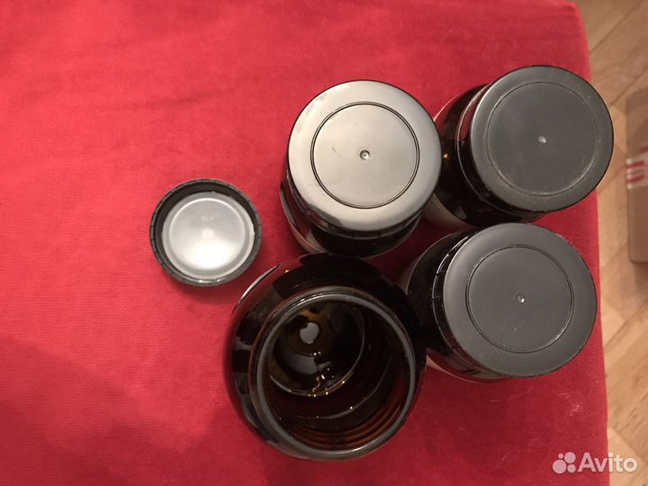 Банки из темного стекла
