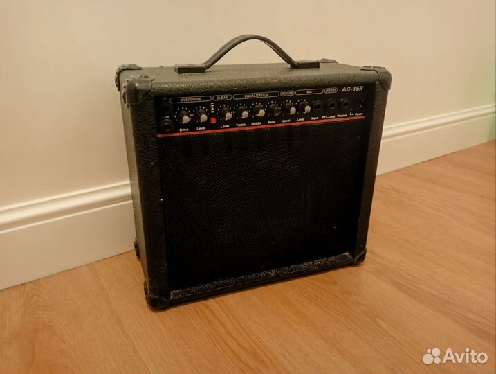 Гитарный комбоусилитель