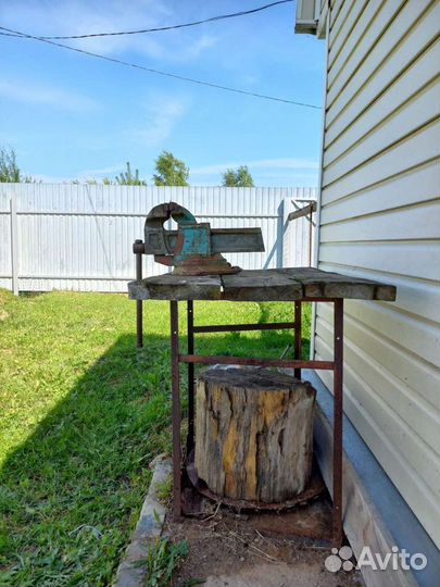 Продам тиски СССР со столом