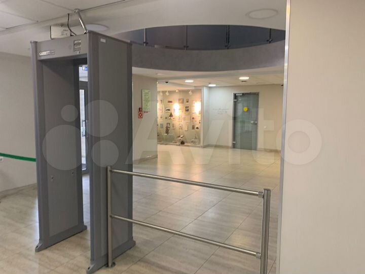 Нежилое здание 10 423,6 м²