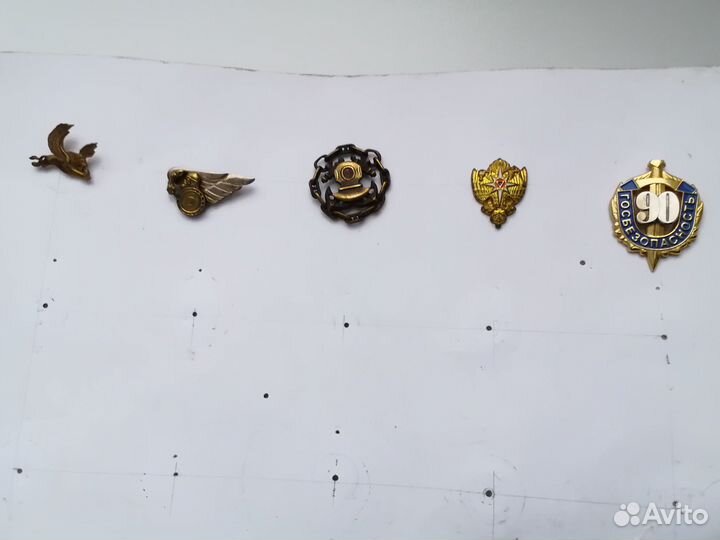 Значки фрачники