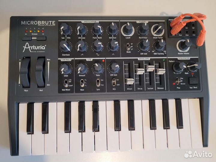 Arturia Microbrute аналоговый синтезатор