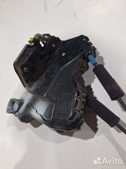 Левый Замок двери Toyota Camry XV4