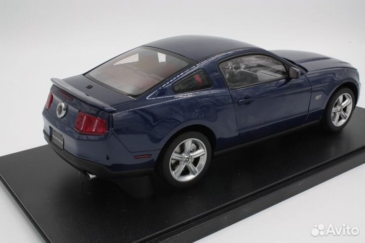 Ford Mustang GT 2010 Autoart 1:18 арт 72912