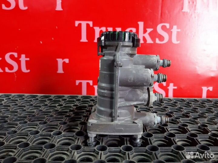 Кран управления тормозами прицепа