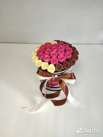 Розы из Белого и Молочного Шоколада - 37 штук