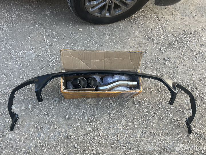 Раздвоенный выхлоп Audi Q8 Ауди SQ8