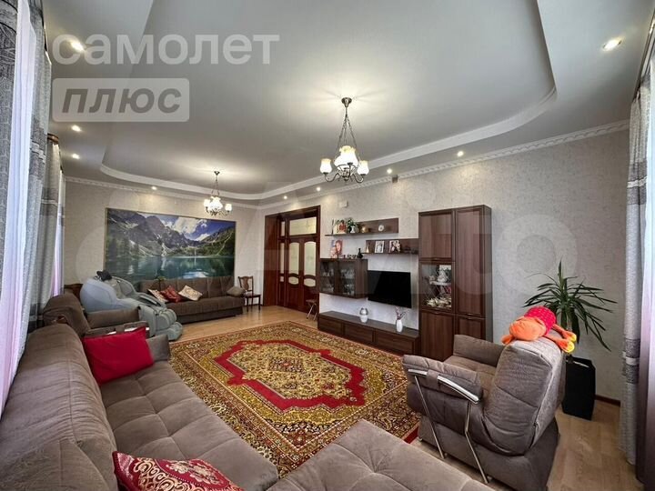 Дом 315 м² на участке 7,5 сот.