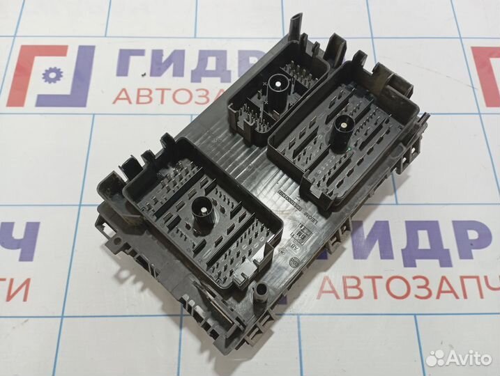 Блок предохранителей Opel Astra GTC (J) 13343763