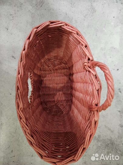 Корзина плетеная из бумажной лозы