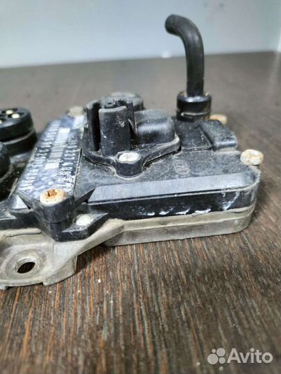 Коммутатор Мерседес 124 1990год