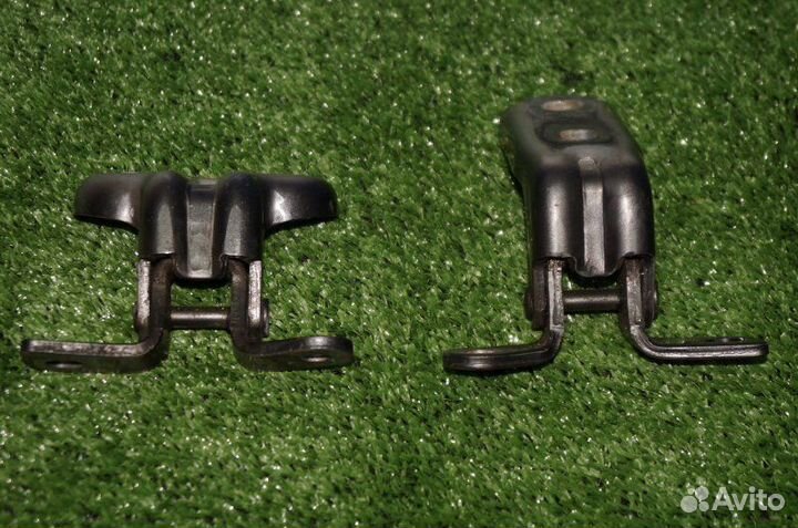 Петля двери задняя правая Opel Astra J 1.6