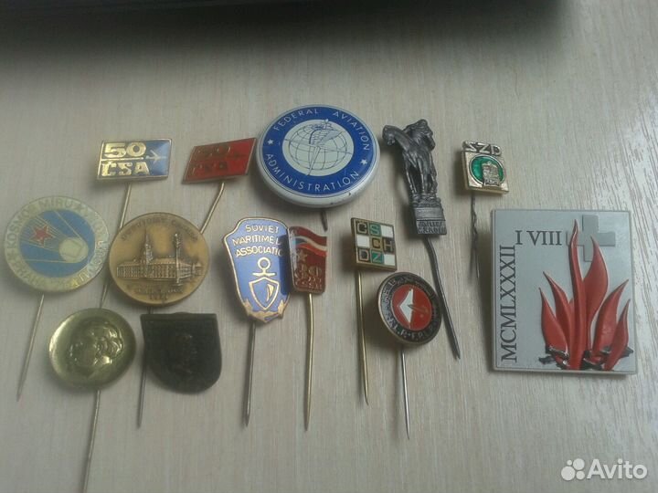 Набор иностранных значков