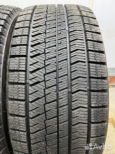 Bridgestone Blizzak VRX2 245/45 R18 100Q