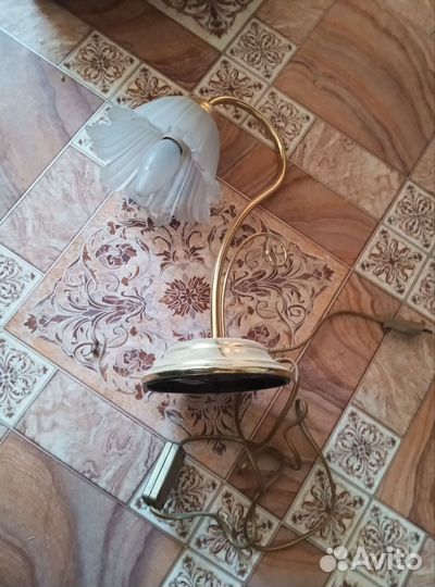 Светильник настольный