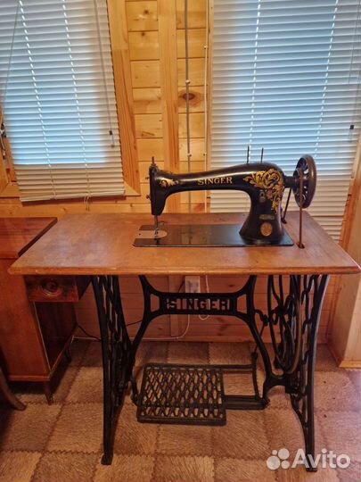 Швейная машина Singer на родной станине